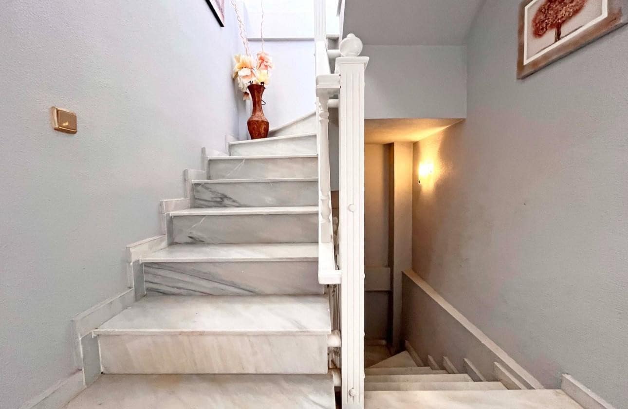 4 soveværelse Villa til salg i La Zenia - € 399.000 (Ref: 8872574)