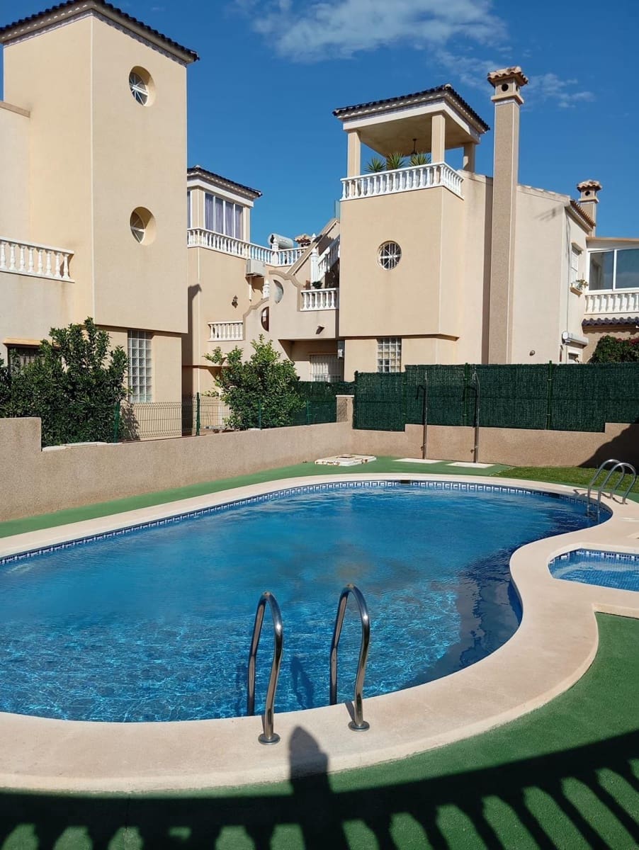 2 slaapkamer Bungalow te koop in Orihuela Costa met zwembad garage - € 196.000 (Ref: 8872575)
