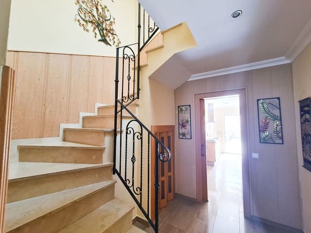 4 soverom Villa til salgs i Los Pacos, Fuengirola med garasje - € 575 000 (Ref: 8872751)