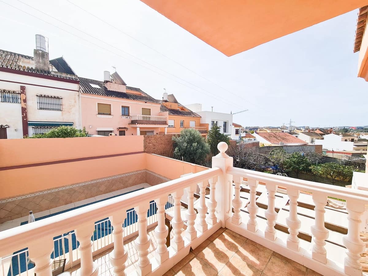 4 soverom Villa til salgs i Fuengirola med garasje - € 575 000 (Ref: 8872751)