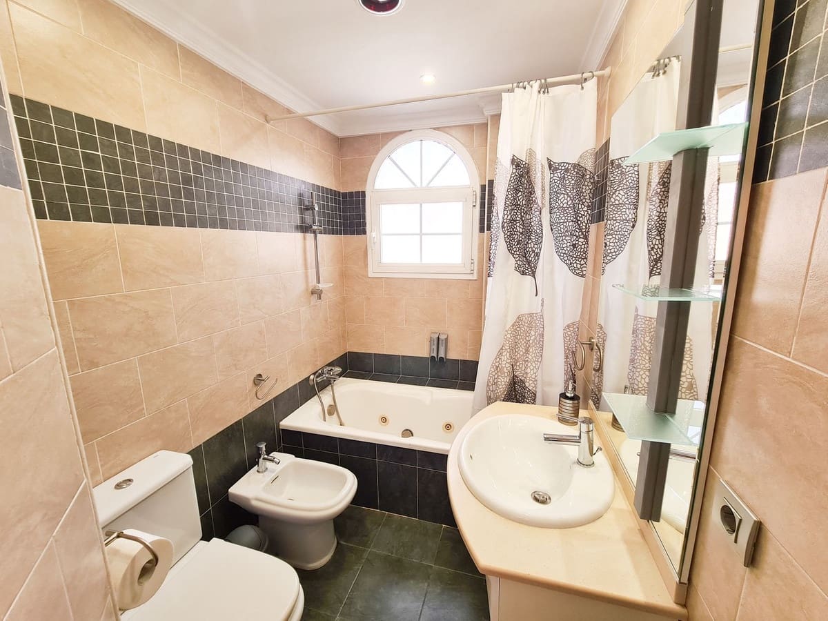 4 soverom Villa til salgs i Fuengirola med garasje - € 575 000 (Ref: 8872751)