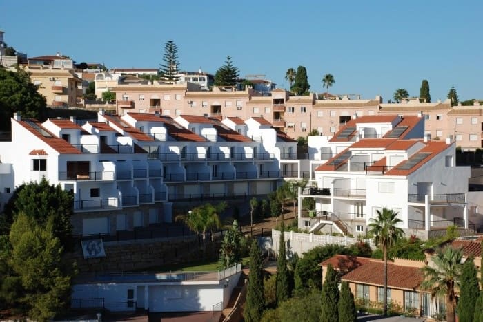 4 chambre Villa/Maison Semi-Mitoyenne à vendre à Fuengirola avec piscine - 450 000 € (Ref: 8872752)