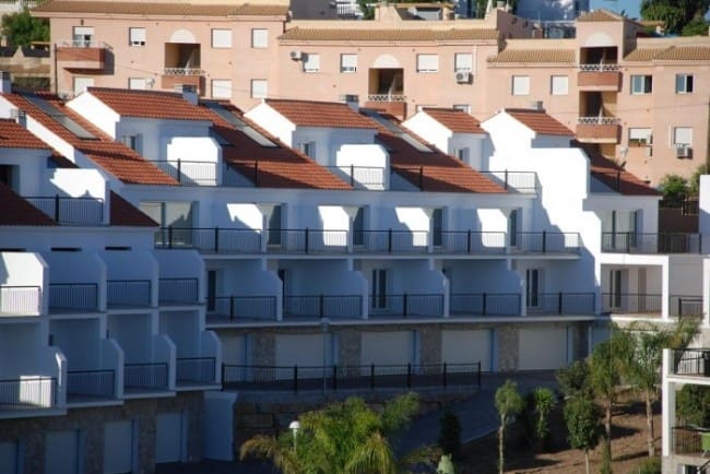 4 chambre Villa/Maison Semi-Mitoyenne à vendre à Fuengirola avec piscine - 450 000 € (Ref: 8872752)