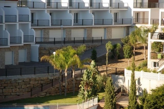 4 chambre Villa/Maison Semi-Mitoyenne à vendre à Fuengirola avec piscine - 450 000 € (Ref: 8872752)