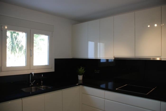 4 chambre Villa/Maison Semi-Mitoyenne à vendre à Fuengirola avec piscine - 450 000 € (Ref: 8872752)