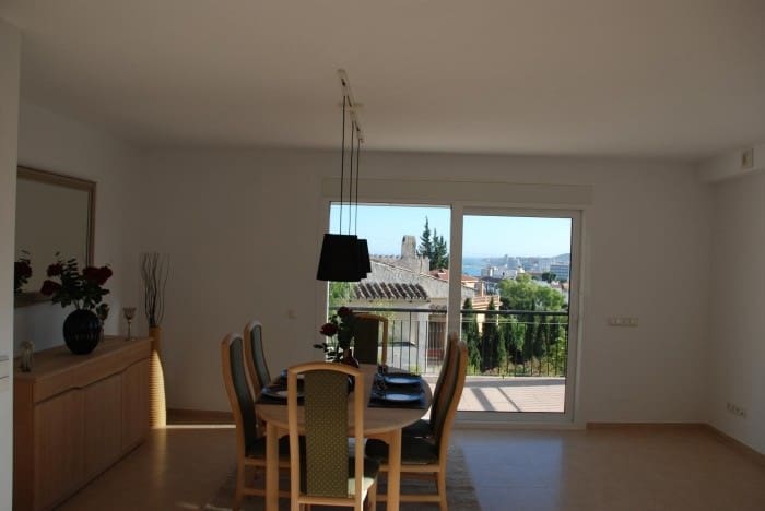 4 chambre Villa/Maison Semi-Mitoyenne à vendre à Fuengirola avec piscine - 450 000 € (Ref: 8872752)