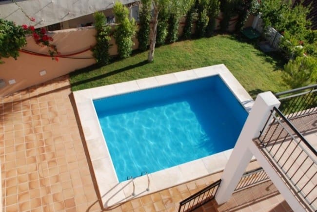 4 chambre Villa/Maison Semi-Mitoyenne à vendre à Fuengirola avec piscine - 450 000 € (Ref: 8872752)