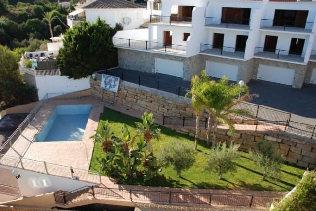 4 chambre Villa/Maison Semi-Mitoyenne à vendre à Fuengirola avec piscine - 450 000 € (Ref: 8872752)