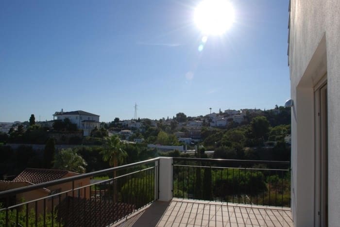4 chambre Villa/Maison Semi-Mitoyenne à vendre à Fuengirola avec piscine - 450 000 € (Ref: 8872752)