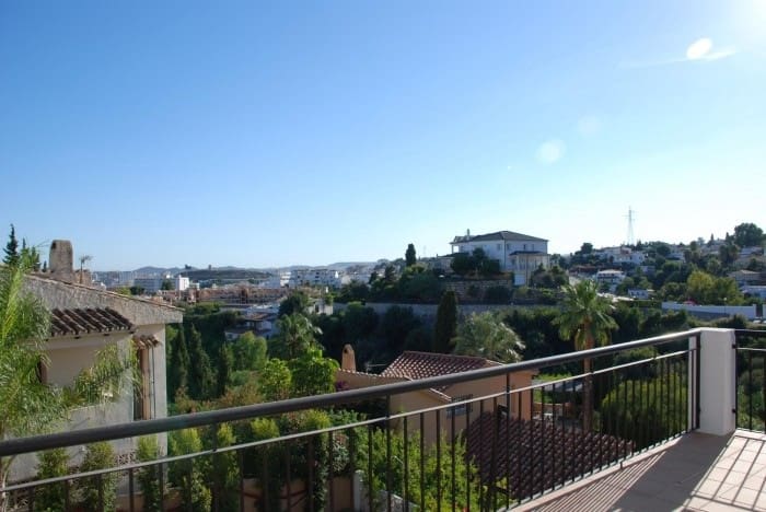 4 chambre Villa/Maison Semi-Mitoyenne à vendre à Fuengirola avec piscine - 450 000 € (Ref: 8872752)
