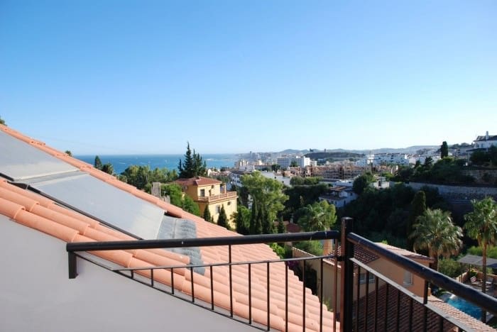 4 chambre Villa/Maison Semi-Mitoyenne à vendre à Fuengirola avec piscine - 450 000 € (Ref: 8872752)