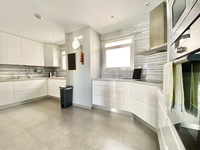 4 soveværelse Penthouse til salg i Villamartin, Orihuela med swimmingpool - € 549.000 (Ref: 8872817)