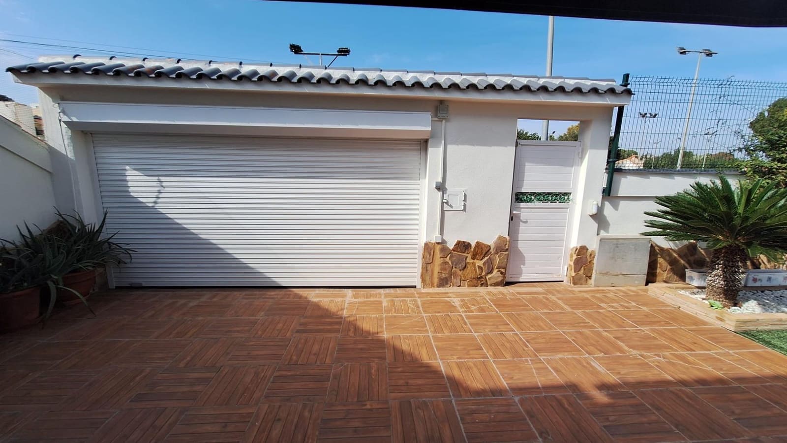 4 bedroom Villa for sale in Torrevieja with pool - € 490,000 (Ref: 8875660)