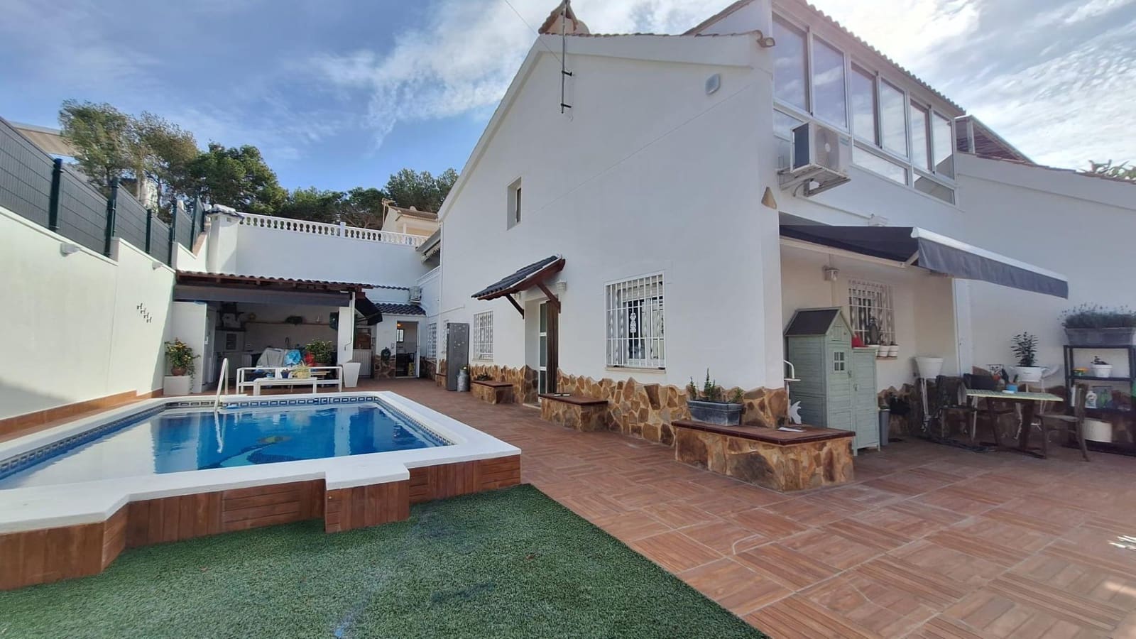 4 bedroom Villa for sale in Torrevieja with pool - € 490,000 (Ref: 8875660)