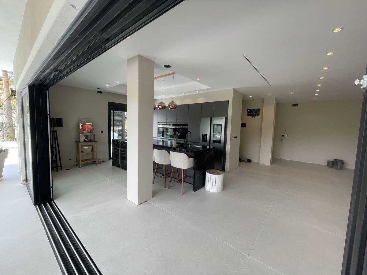 7 bedroom Villa for sale in Elviria - € 3,790,000 (Ref: 8887971)