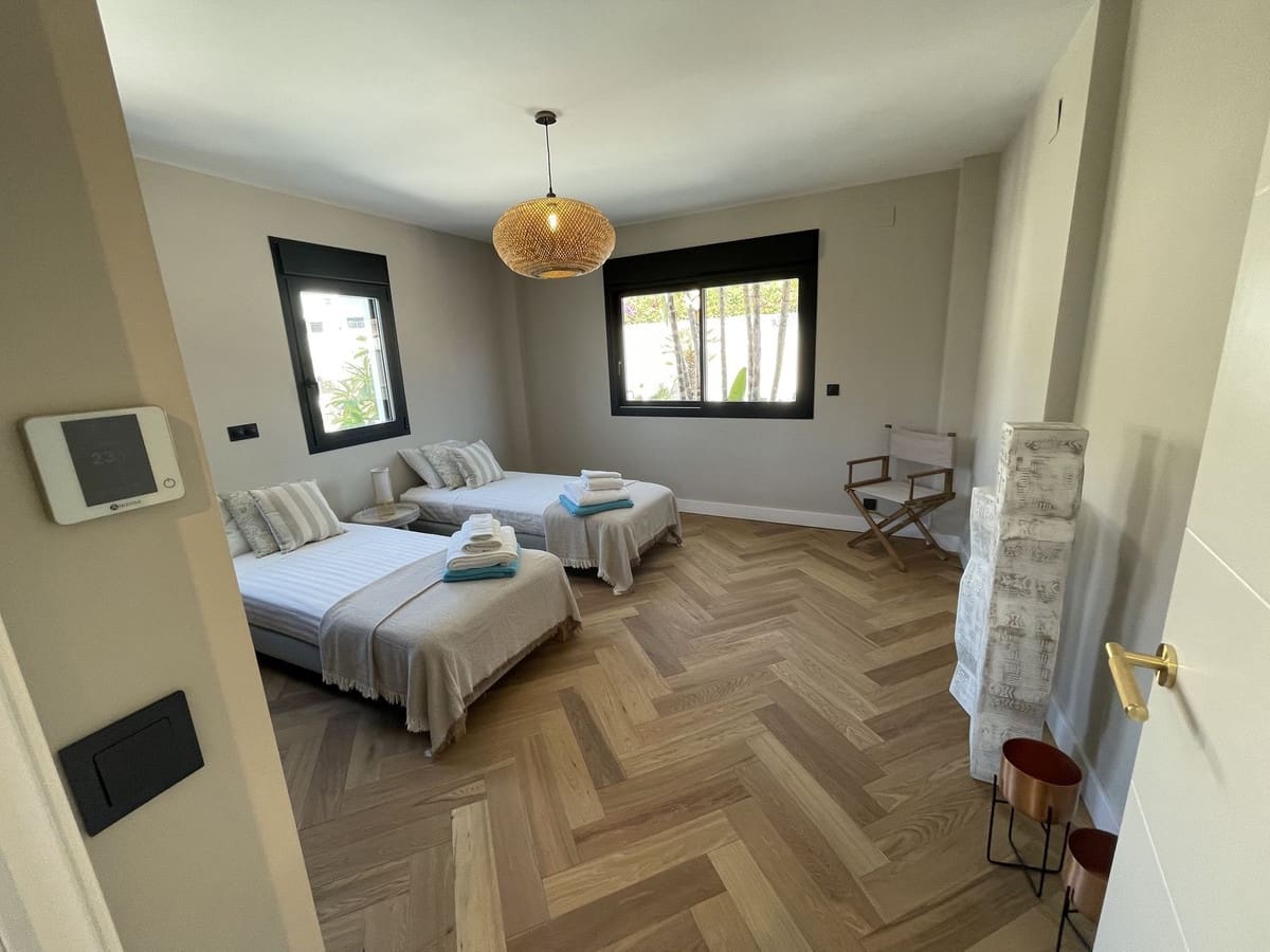 7 sovrum Villa till salu i Elviria med pool - 3 790 000 € (Ref: 8887971)