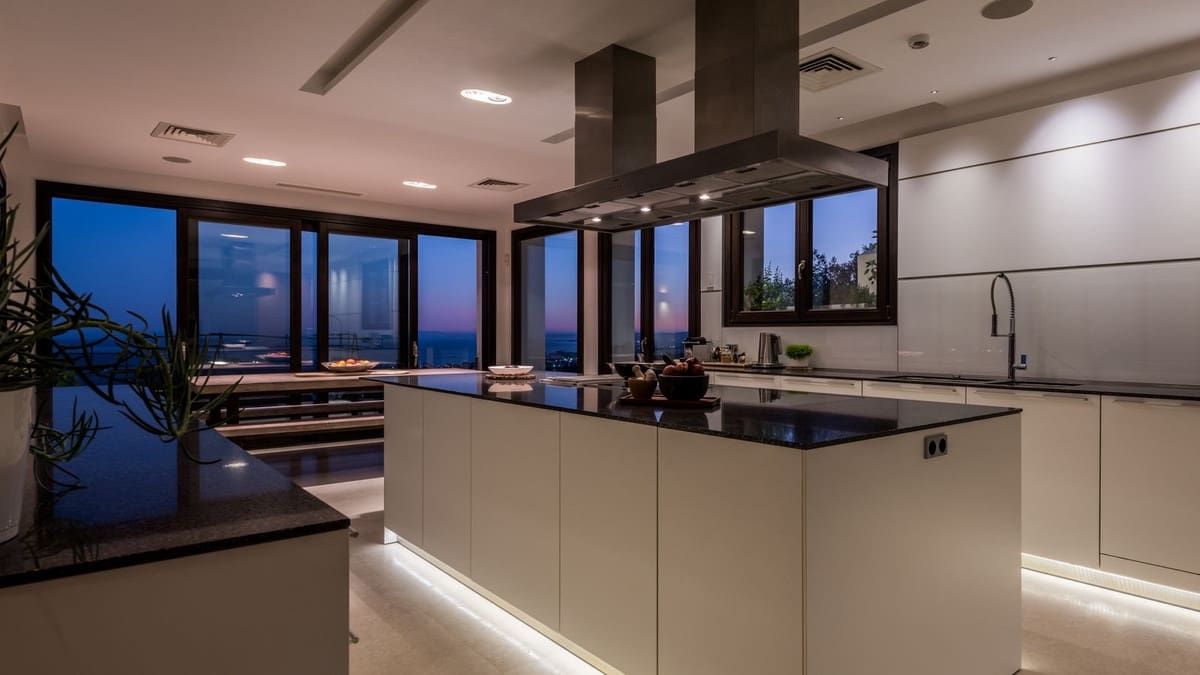 5 sovrum Villa till salu i Los Monteros - 2 950 000 € (Ref: 8887975)