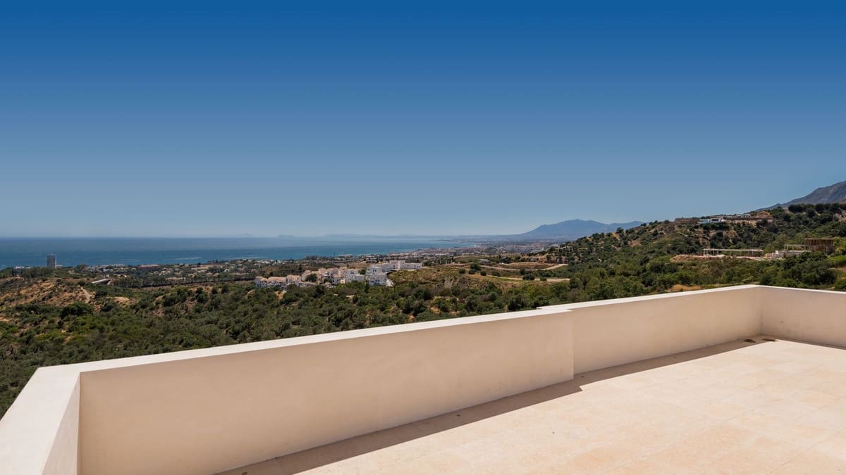 5 bedroom Apartment for sale in Los Monteros with pool - € 2,950,000 (Ref: 8887975)