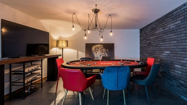 Chalet de 5 habitaciones en Los Monteros, Marbella en venta con piscina - 2.950.000 € (Ref: 8887975)