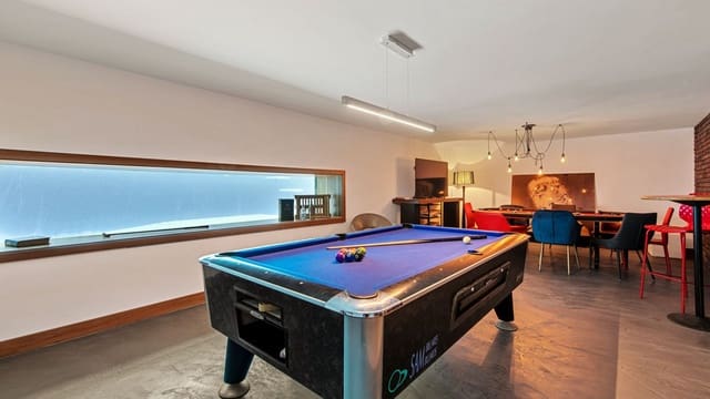 Chalet de 5 habitaciones en Los Monteros, Marbella en venta con piscina - 2.950.000 € (Ref: 8887975)