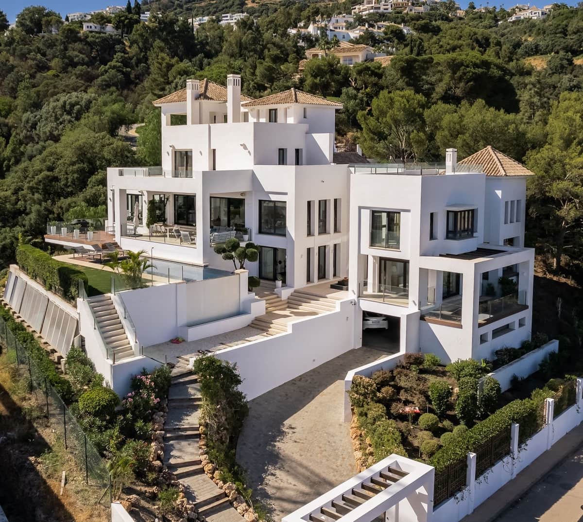 5 bedroom Apartment for sale in Los Monteros with pool - € 2,950,000 (Ref: 8887975)
