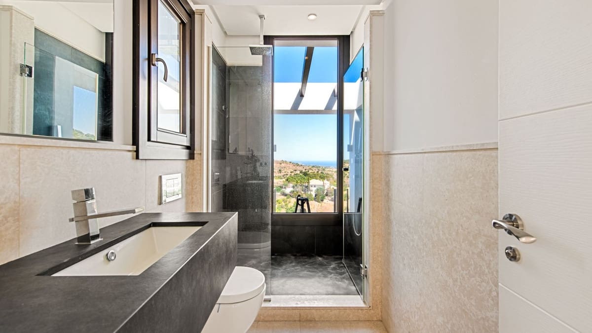 5 bedroom Apartment for sale in Los Monteros with pool - € 2,950,000 (Ref: 8887975)
