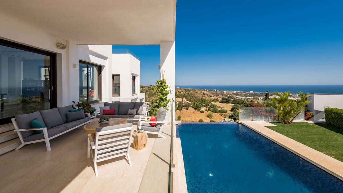 5 bedroom Apartment for sale in Los Monteros with pool - € 2,950,000 (Ref: 8887975)