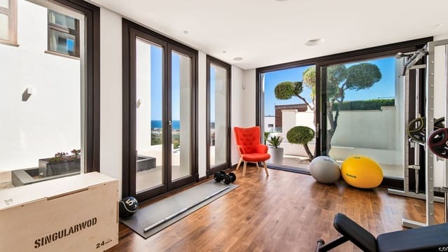 Chalet de 5 habitaciones en Los Monteros, Marbella en venta con piscina - 2.950.000 € (Ref: 8887975)