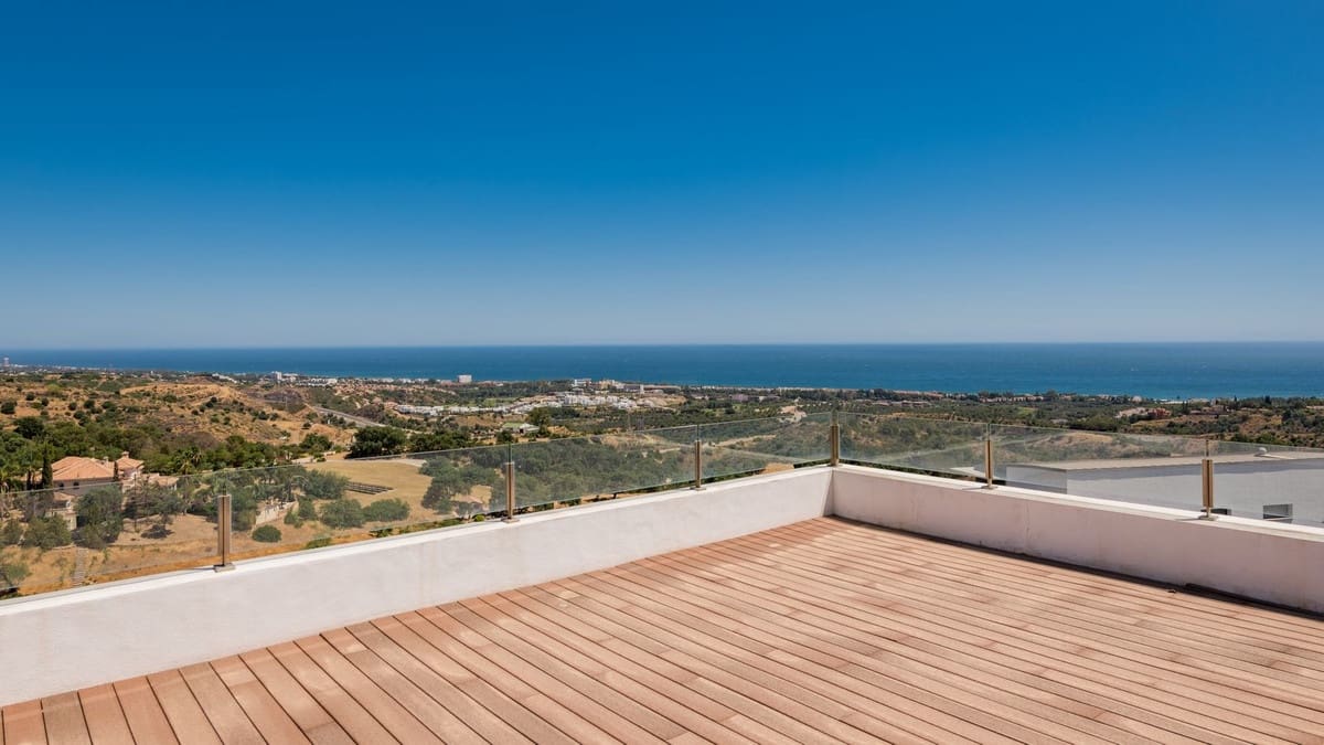 5 bedroom Apartment for sale in Los Monteros with pool - € 2,950,000 (Ref: 8887975)