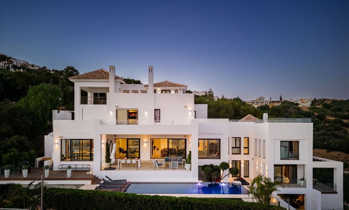5 bedroom Apartment for sale in Los Monteros with pool - € 2,950,000 (Ref: 8887975)