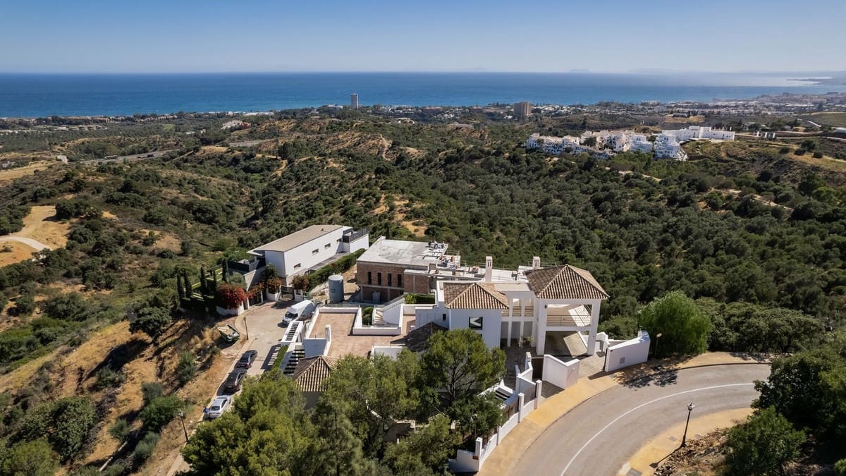 5 bedroom Apartment for sale in Los Monteros with pool - € 2,950,000 (Ref: 8887975)