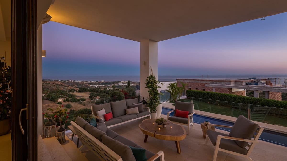 5 bedroom Apartment for sale in Los Monteros with pool - € 2,950,000 (Ref: 8887975)