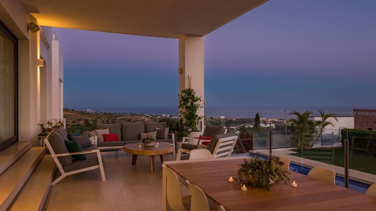 5 bedroom Apartment for sale in Los Monteros with pool - € 2,950,000 (Ref: 8887975)