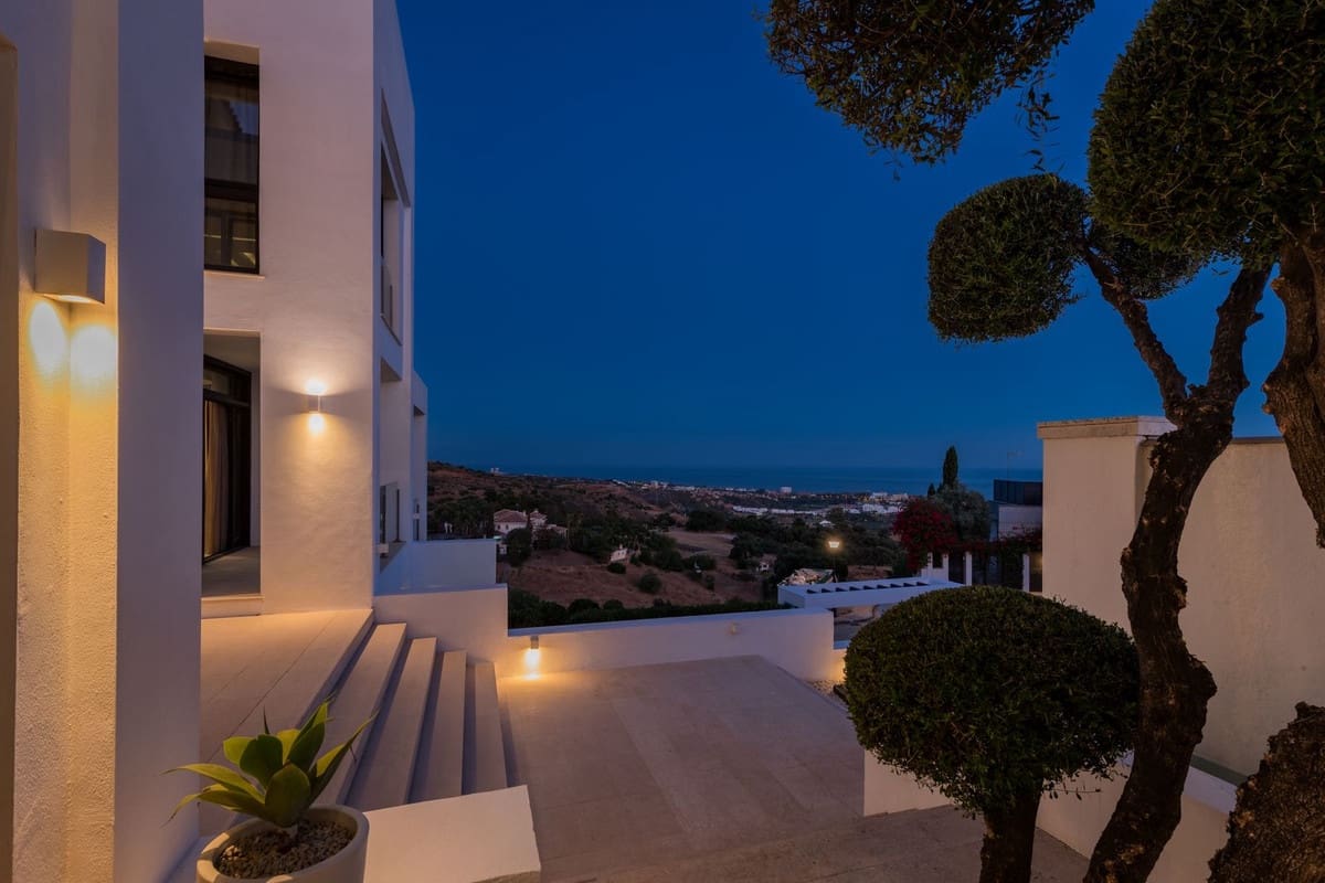 5 bedroom Apartment for sale in Los Monteros with pool - € 2,950,000 (Ref: 8887975)