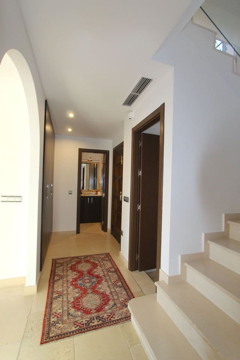 4 soveværelse Byhus til salg i Nueva Andalucia - € 950.000 (Ref: 8887998)