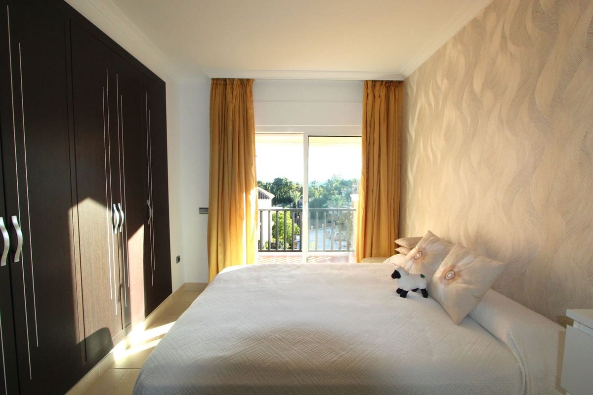 4 soveværelse Byhus til salg i Nueva Andalucia - € 950.000 (Ref: 8887998)