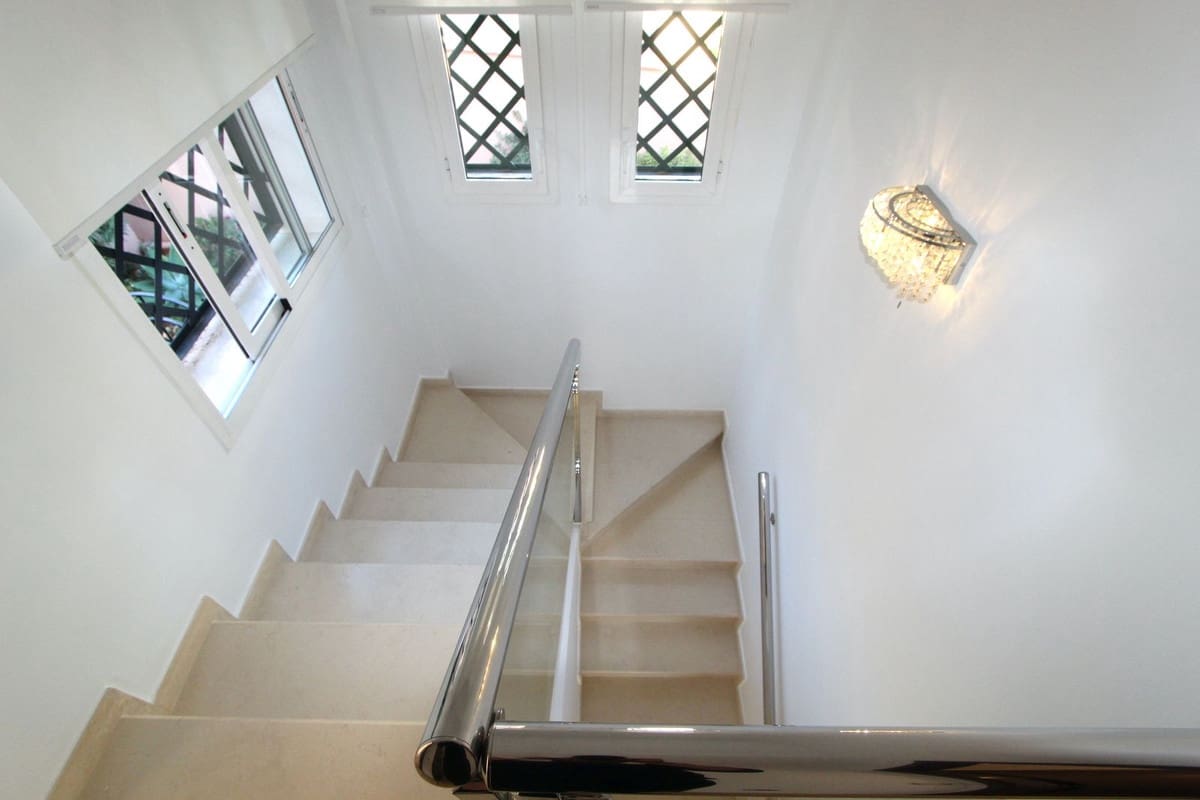 Casa de 4 habitaciones en Nueva Andalucia en venta - 950.000 € (Ref: 8887998)