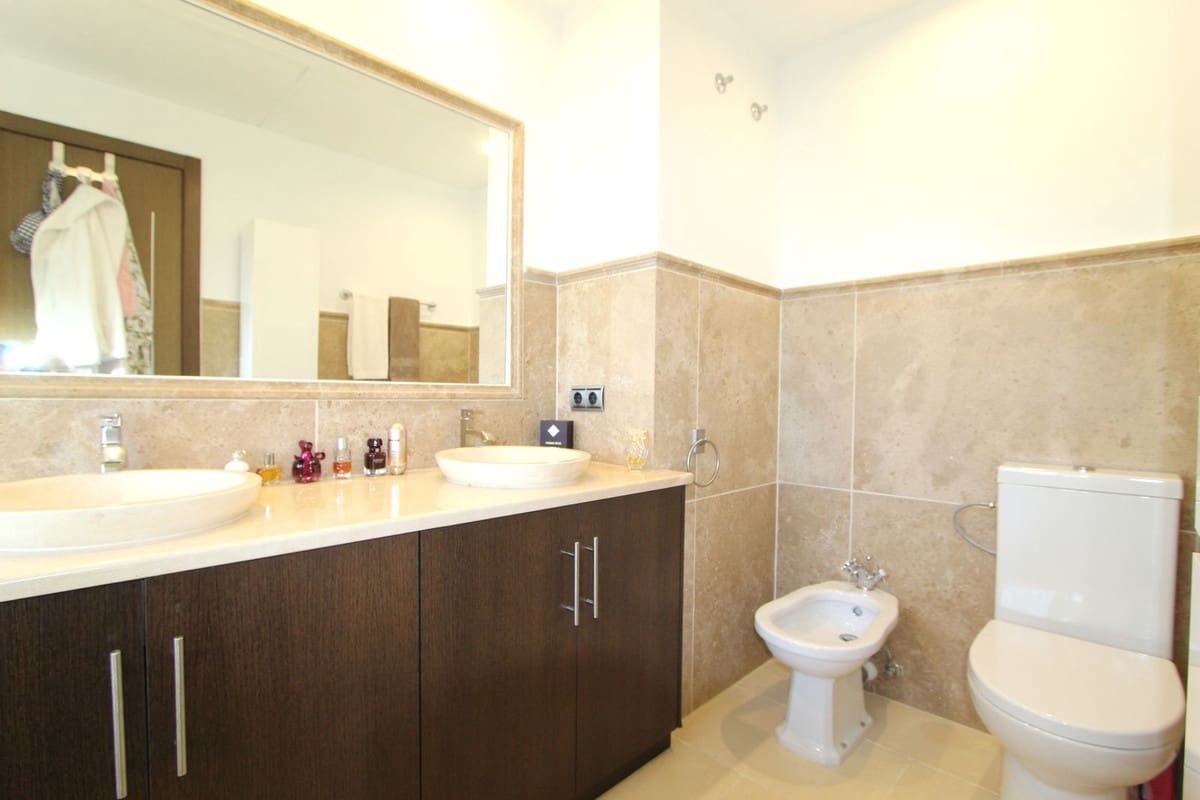 Casa de 4 habitaciones en Nueva Andalucia en venta - 950.000 € (Ref: 8887998)