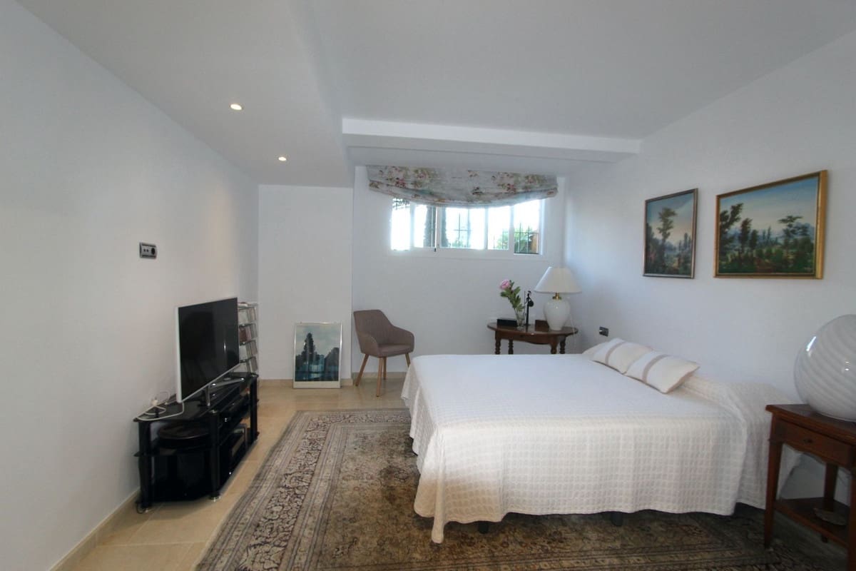 Casa de 4 habitaciones en Nueva Andalucia en venta - 950.000 € (Ref: 8887998)