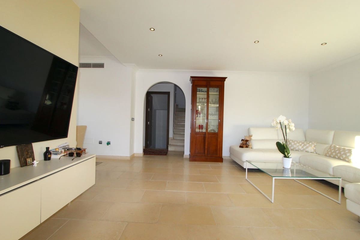 Casa de 4 habitaciones en Nueva Andalucia en venta - 950.000 € (Ref: 8887998)