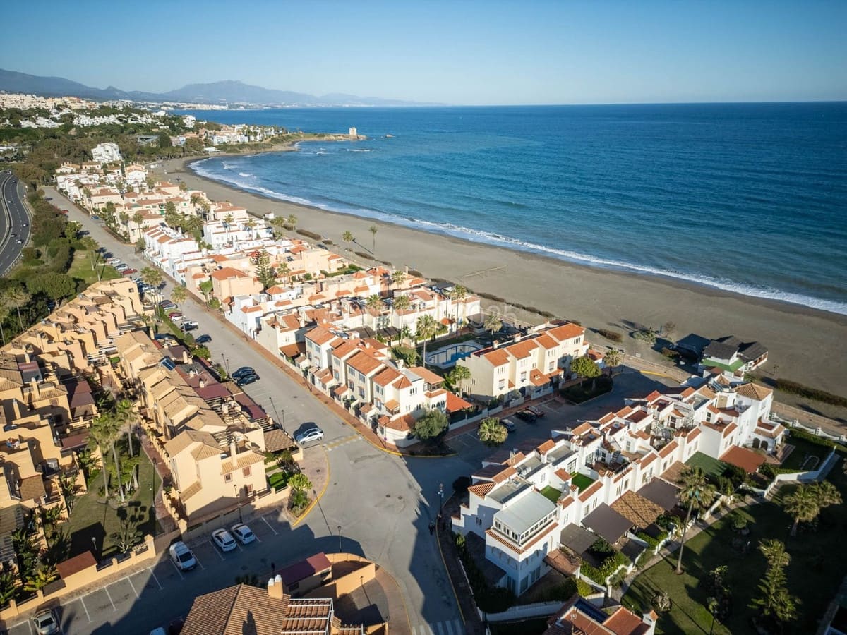 4 bedroom Villa for sale in Bahia de Casares - € 675,000 (Ref: 8888007)