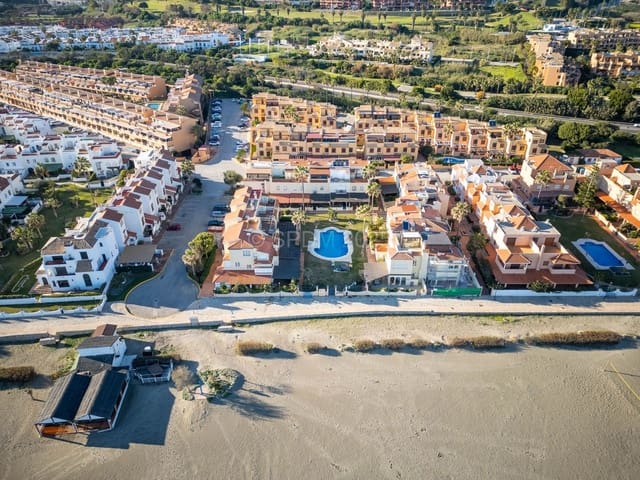 4 makuuhuone Omakotitalo myytävänä paikassa Bahia de Casares, Casares - 675 000 € (Ref: 8888007)