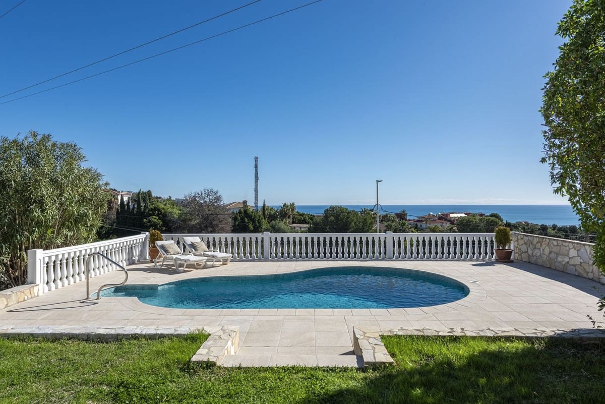 4 soveværelse Villa til salg i Benalmadena Costa - € 1.295.000 (Ref: 8888008)