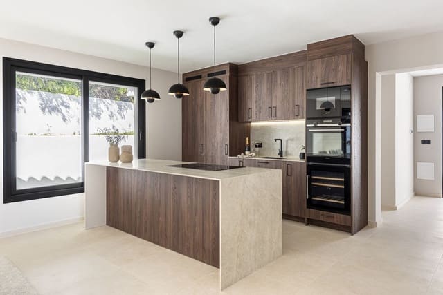 4 soveværelse Villa til salg i Benalmadena Costa, Benalmádena - € 1.295.000 (Ref: 8888008)