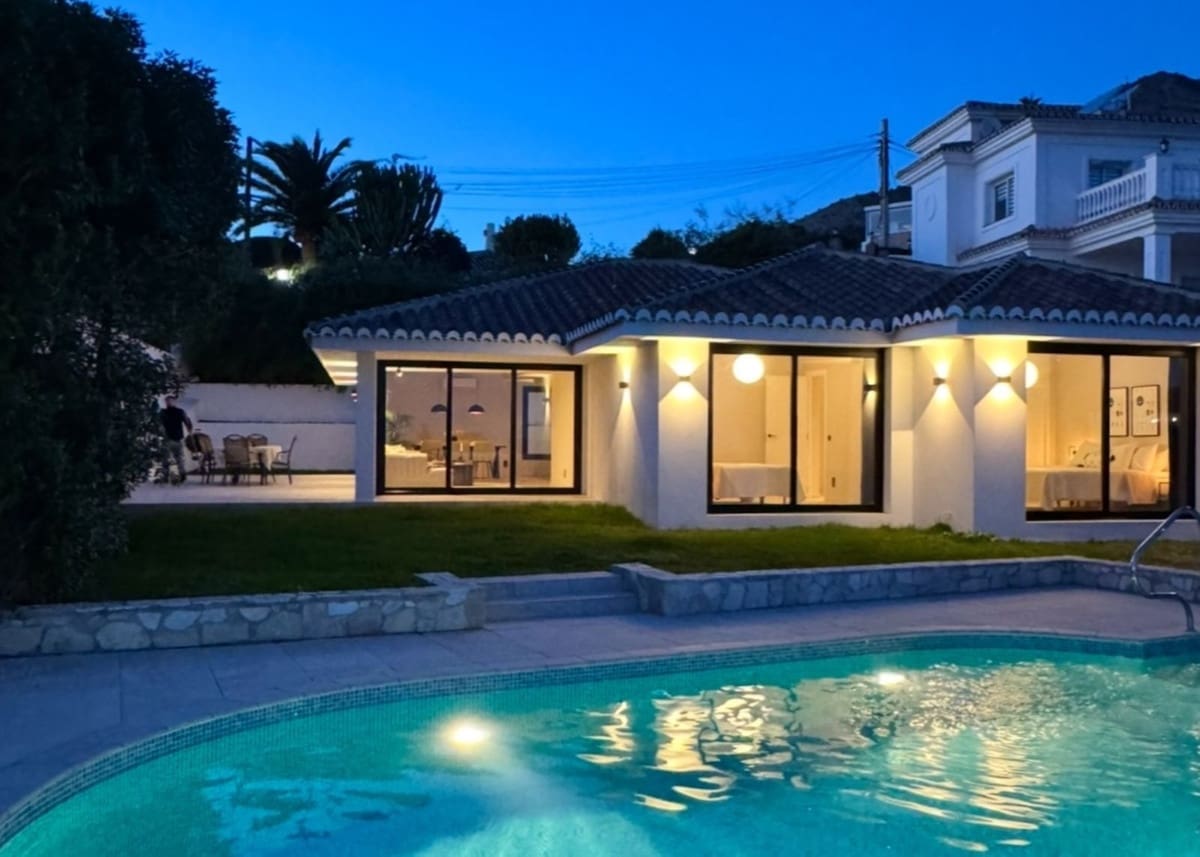 4 soveværelse Villa til salg i Benalmadena Costa - € 1.295.000 (Ref: 8888008)