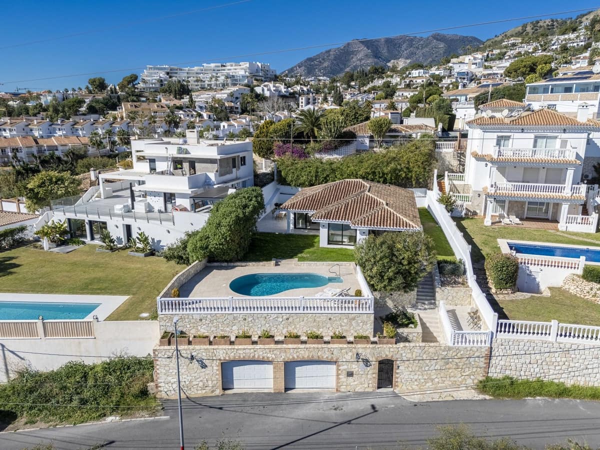 4 soveværelse Villa til salg i Benalmadena Costa - € 1.295.000 (Ref: 8888008)