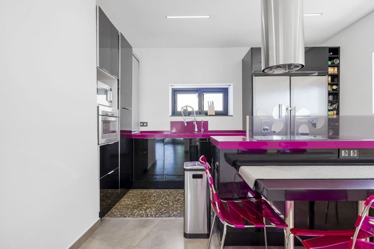 4 soveværelse Villa til salg i La Sierrezuela - € 795.000 (Ref: 8888014)