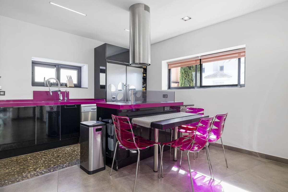 4 soveværelse Villa til salg i La Sierrezuela - € 795.000 (Ref: 8888014)