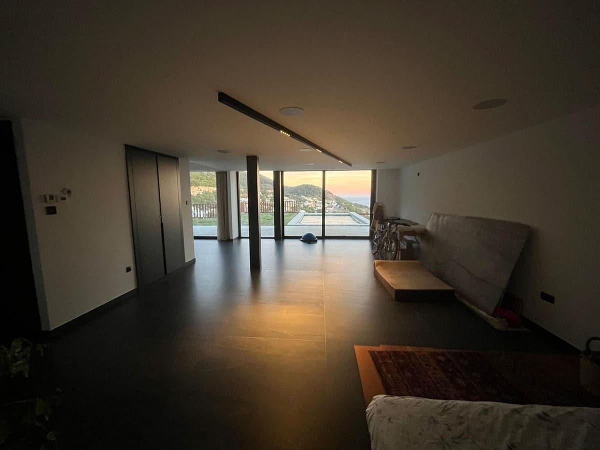 5 bedroom Villa for sale in Mijas with pool - € 1,500,000 (Ref: 8888019)