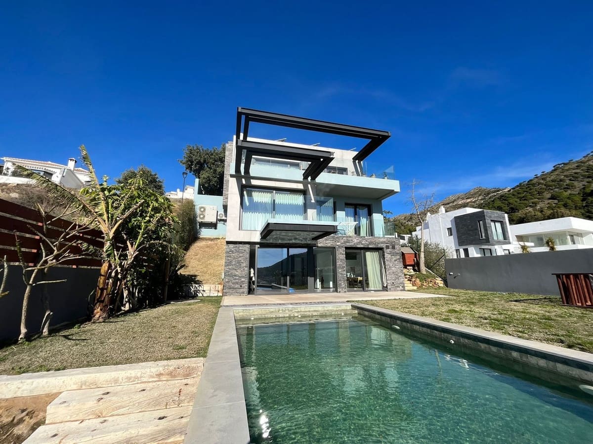 5 bedroom Villa for sale in Mijas with pool - € 1,500,000 (Ref: 8888019)